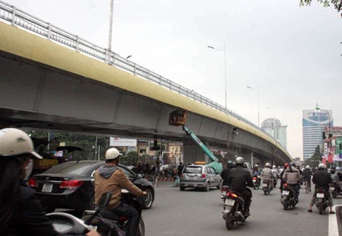 Hanoi's largest steel pile bridge operational - 1