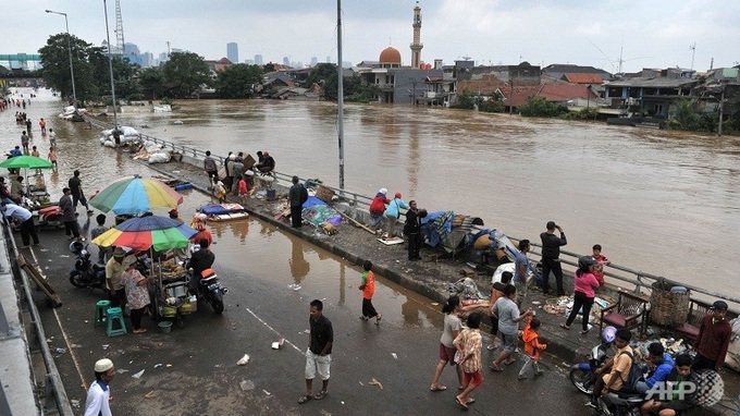 One dead, 12 missing in Indonesian landslide - 1