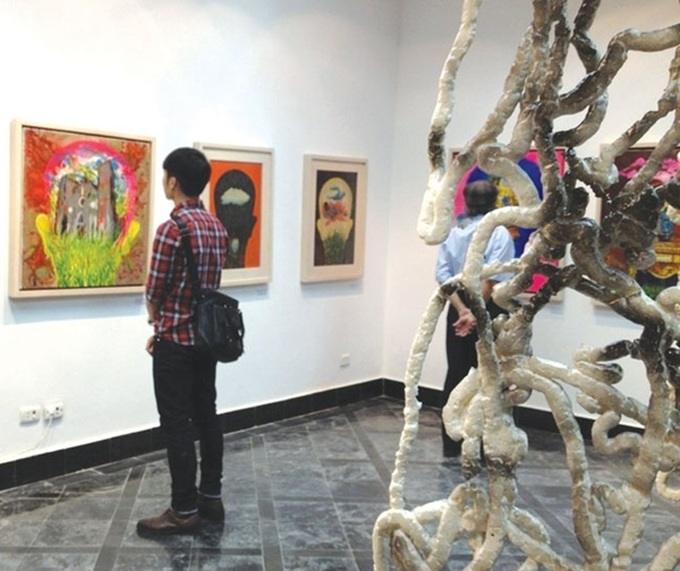 Art aims to transcend modern chaos - 1