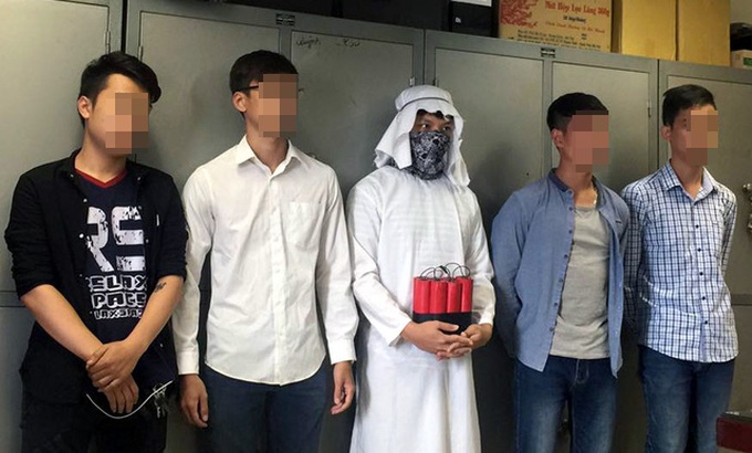 ISIS bomber prank ends in arrests - 1