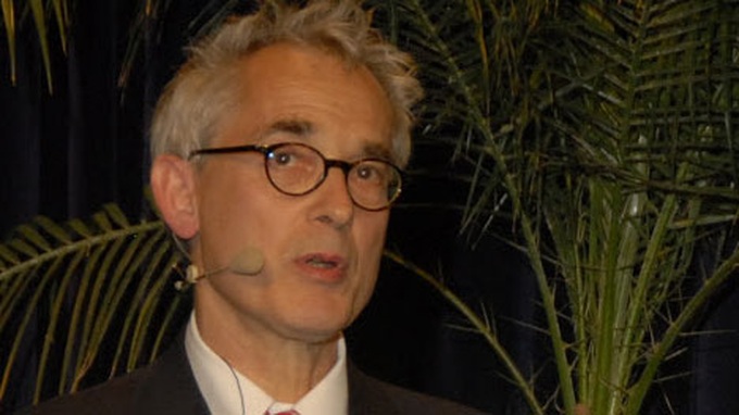 Leading EU surgeon works in Vietnam - 1