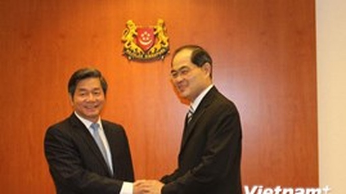 Vietnam courts more Singapore investment - 1