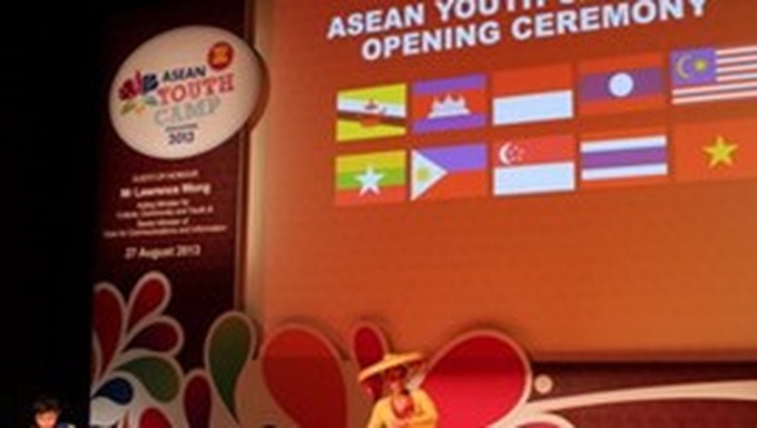Vietnam joins ASEAN Youth Camp in Singapore - 1