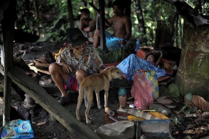 Malaysia's once-nomadic Penan caught between two worlds - 1