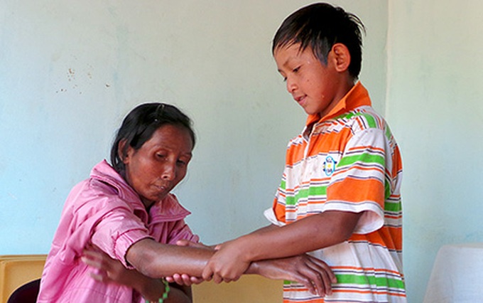 Poor little boy has to take care of ailing mother - 2 Poor little boy has to take care of ailing mother - 2