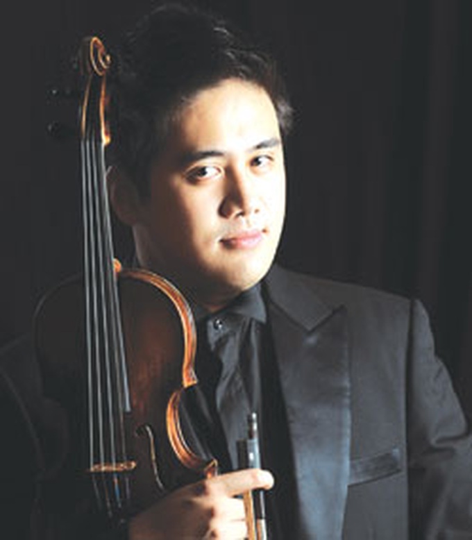 Acclaimed violinist set to add cheer to festive season - 1