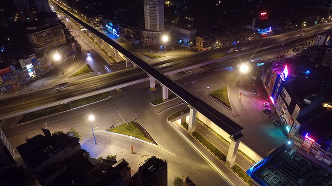 Hanoi’s colourful intersections at night - 10