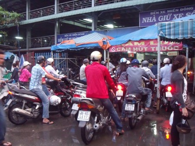 HCM City traffic at a standstill for Tet - 9