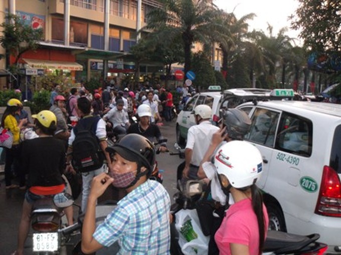 HCM City traffic at a standstill for Tet - 6