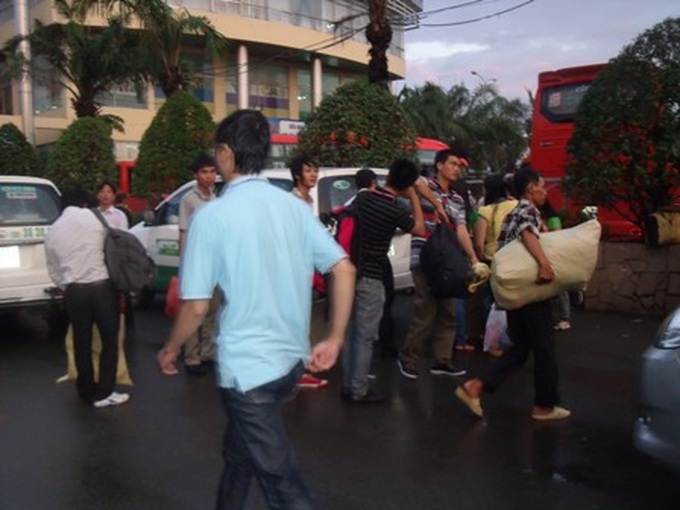 HCM City traffic at a standstill for Tet - 8