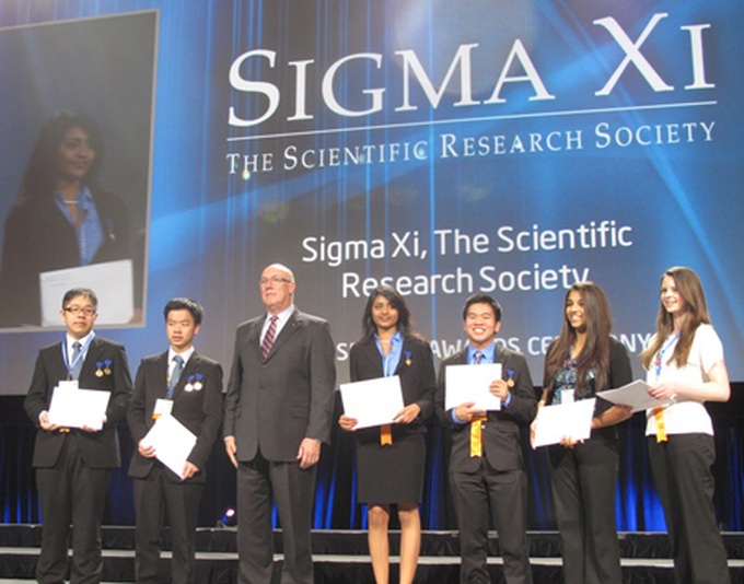 American Vietnamese students win big at science fair - 1 American Vietnamese students win big at science fair - 1