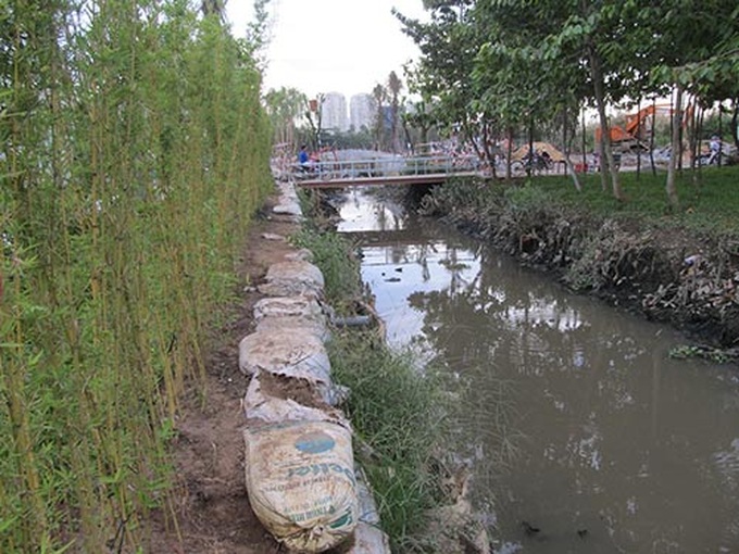 HCM City drainage channels disappearing - 1 HCM City drainage channels disappearing - 1