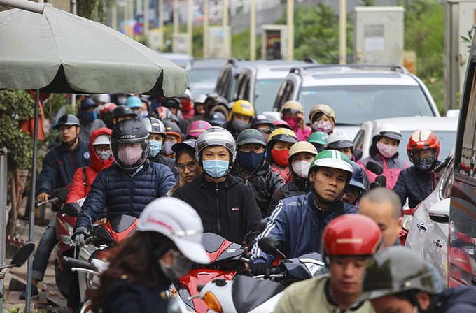 Traffic construction causes chaos in Hanoi's Tay Ho District - 1