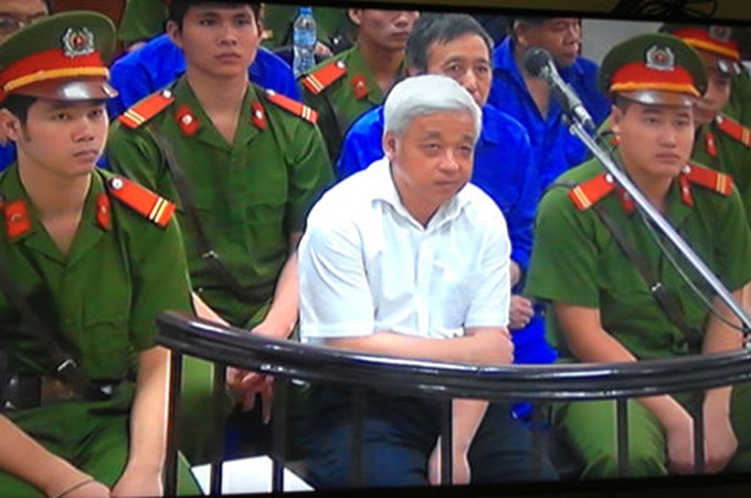Banking tycoon Nguyen Duc Kien sentenced 30 years - 1