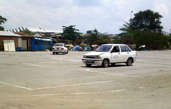 Driving courses in HCM City unregulated - 1