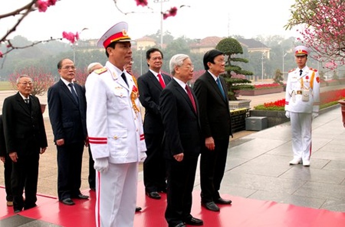 Leaders pay tribute to President Ho Chi Minh - 1