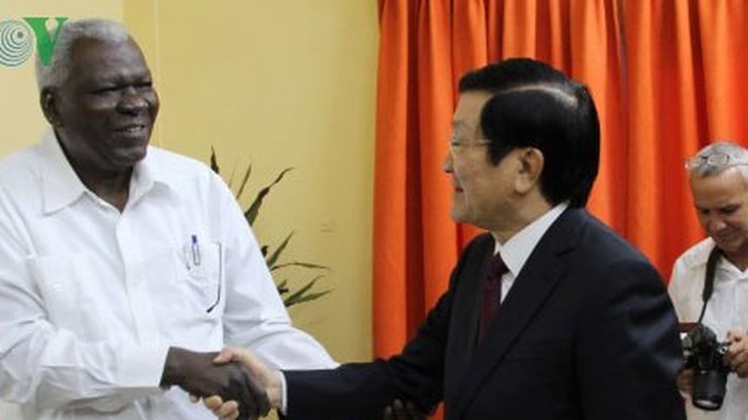 Vietnam resolved to deepen ties with Cuba: State President - 1