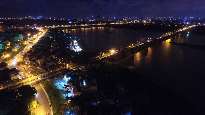 Hanoi’s colourful intersections at night - 4