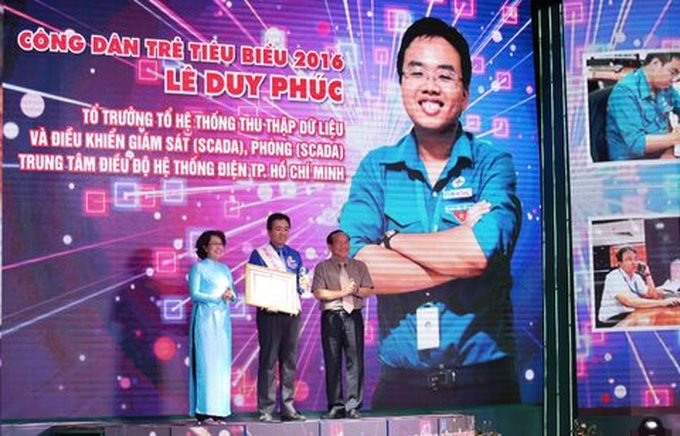 HCM City honours 10 outstanding young citizens of 2016 - 7