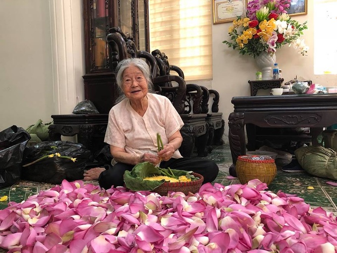 Hanoi’s special lotus tea - 1