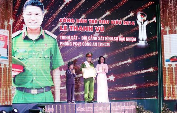 HCM City honours 10 outstanding young citizens of 2016 - 3