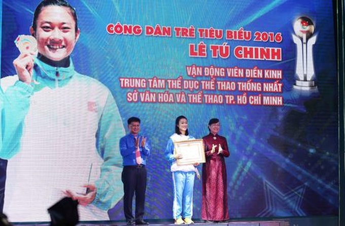 HCM City honours 10 outstanding young citizens of 2016 - 11