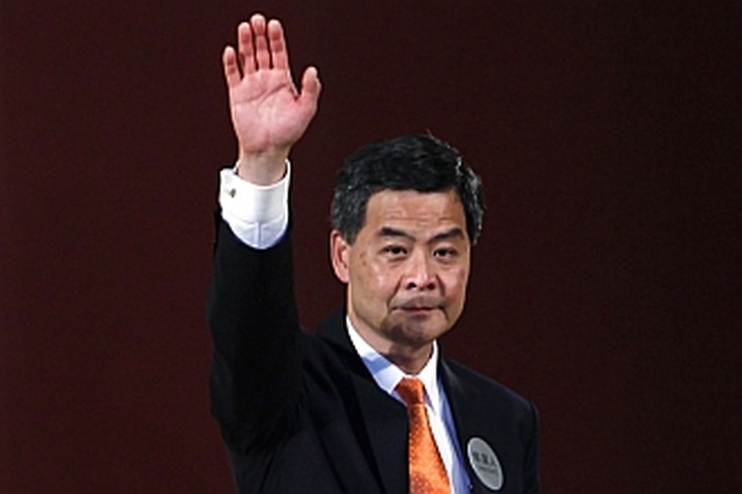 Hong Kong's next leader to 'ban mainland babies' - 1