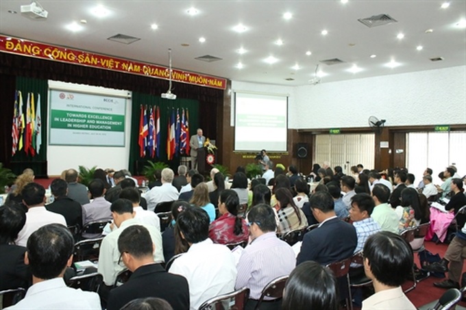 Universities try new techniques - 1