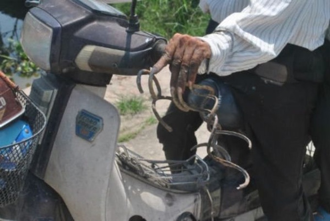 Vietnamese man hasn’t clipped his fingernails in over 35 years - 3