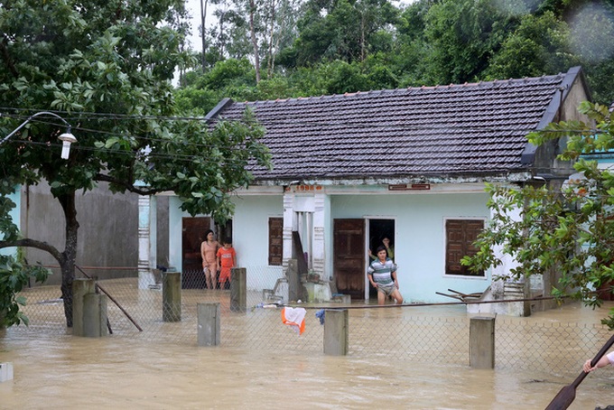 Thousands of flood victims in Binh Dinh in need of food - 1 Thousands of flood victims in Binh Dinh in need of food - 1