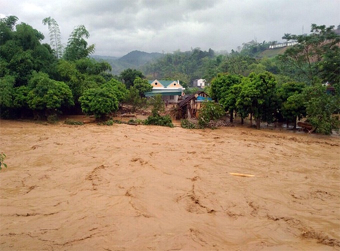 37 dead, scores missing in flash floods in northern and central regions - 1 37 dead, scores missing in flash floods in northern and central regions - 1