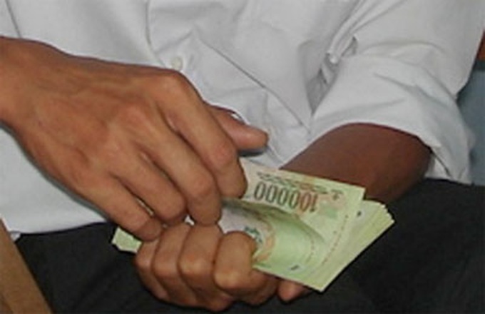 Lower profits mean smaller Tet bonuses - 1