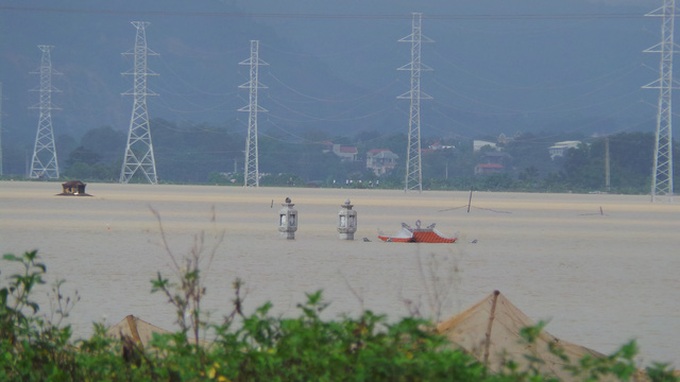 Hanoi suburbs under water after heavy rains - 7 Hanoi suburbs under water after heavy rains - 7