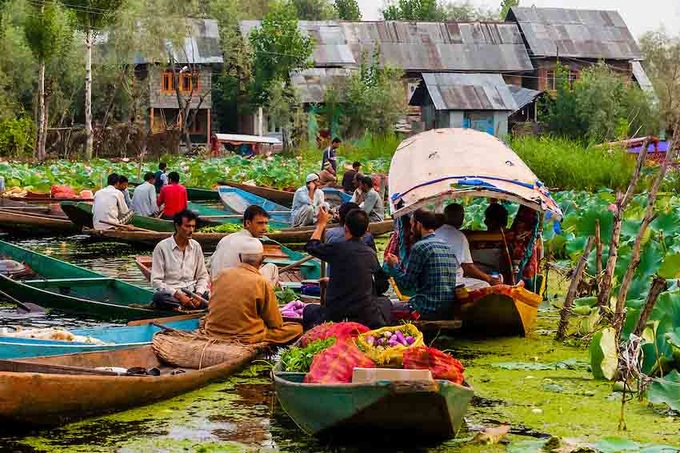 Cai Rang among world’s six busiest floating markets - 12