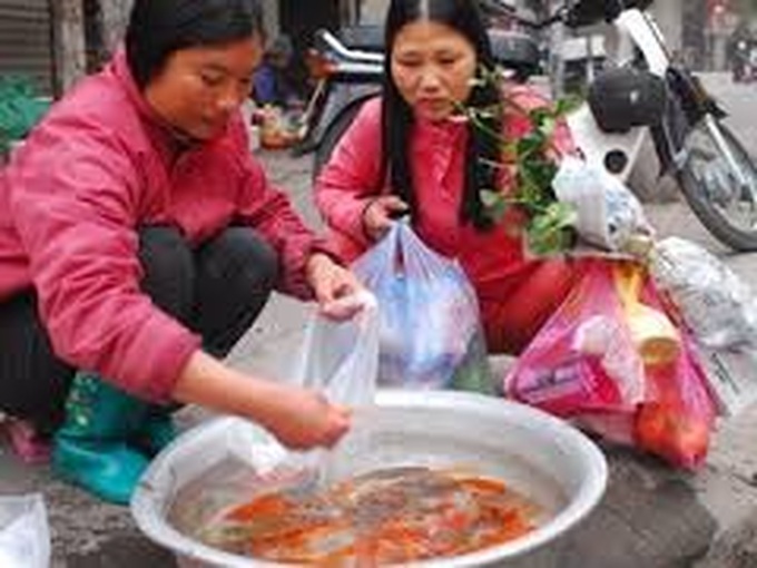 Capital residents busy on Kitchen Gods Worship Day - 1