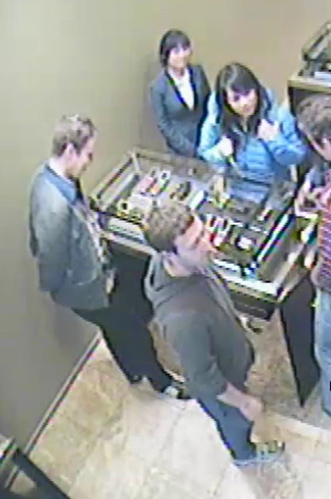 Facebook boss visits Vietnam - 3