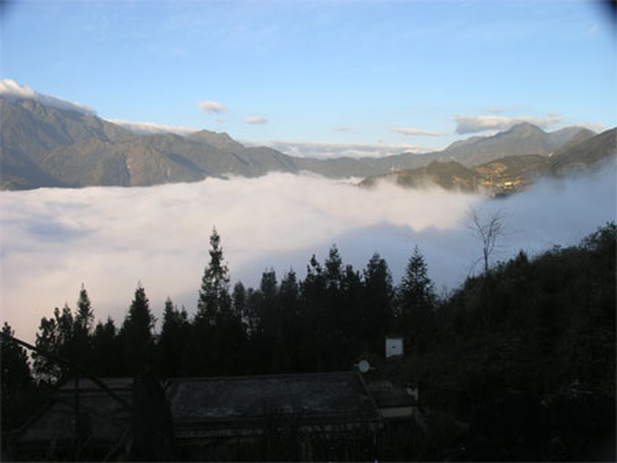 Cloudy Sapa attracts visitors - 7