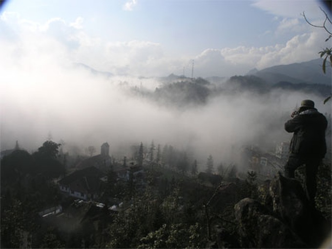 Cloudy Sapa attracts visitors - 5
