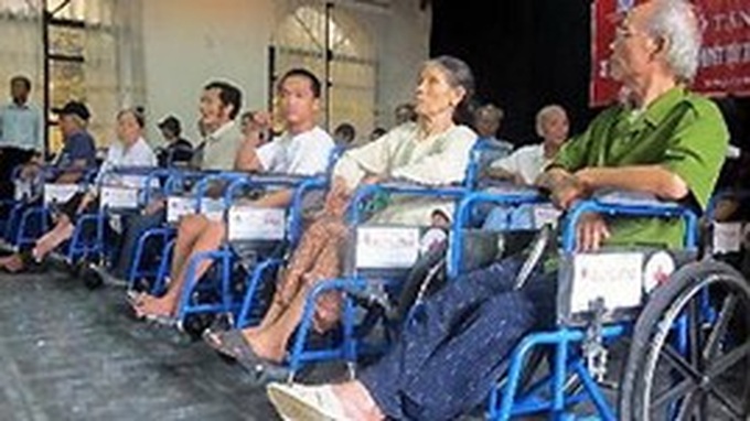 International NGOs present wheelchairs to disabled people - 1 International NGOs present wheelchairs to disabled people - 1