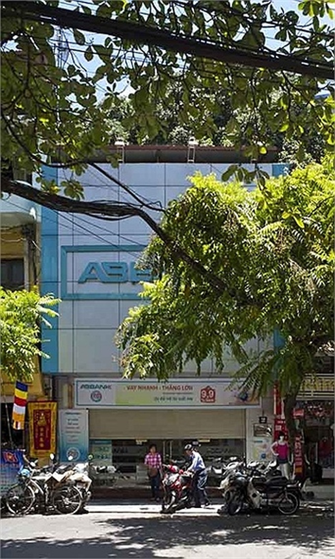 Many old temples in Hanoi turned into hotels, underwear shops - 8 Many old temples in Hanoi turned into hotels, underwear shops - 8