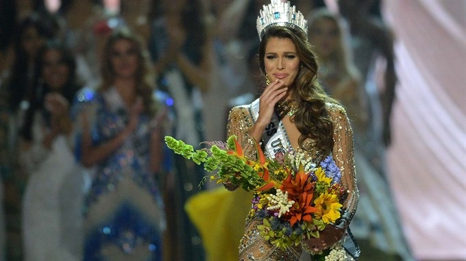 Miss France crowned Miss Universe - 1