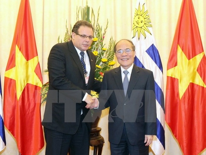 Vietnam, Uruguay top legislators hold talks - 1