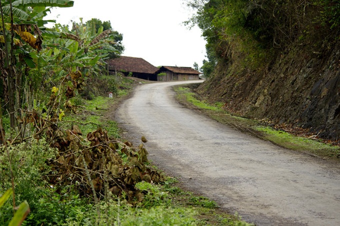 Road to Moc Chau Plateau - 1 Road to Moc Chau Plateau - 1