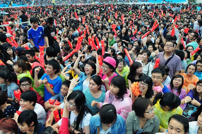 Vietnamese, foreign singers heat MTV Exit 2012 - 9 Vietnamese, foreign singers heat MTV Exit 2012 - 9
