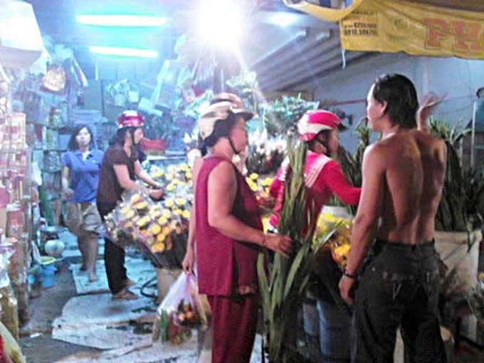 Supermarkets become popular for Tet - 1