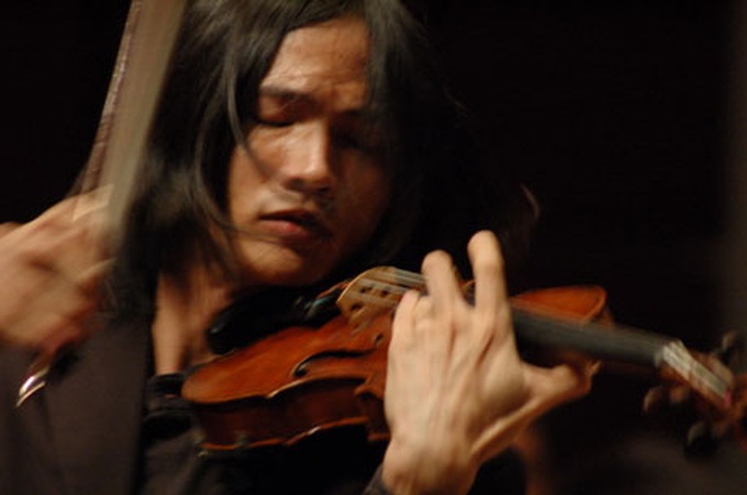 Vietnamese violinist performs with elite orchestra - 2 Vietnamese violinist performs with elite orchestra - 2