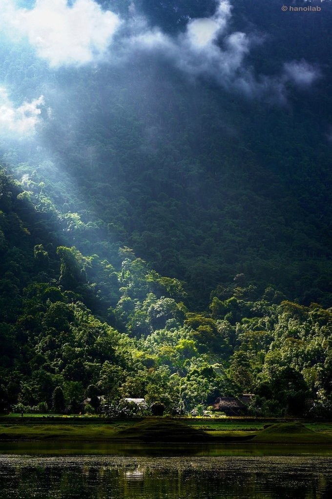 Charming beauty of Noong Lake in Ha Giang - 2