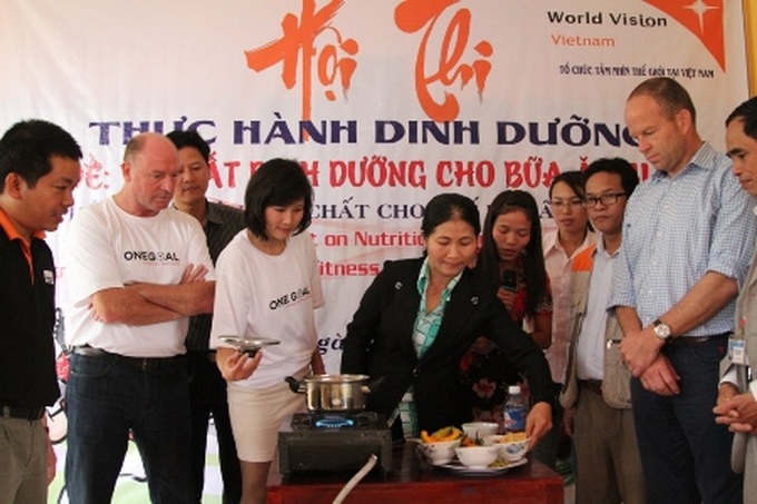 Footballers shoot for better nutrition among Vietnamese children - 1 Footballers shoot for better nutrition among Vietnamese children - 1