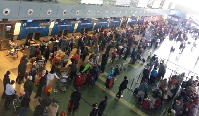 Officials admit to problems with two largest airports in Vietnam - 1