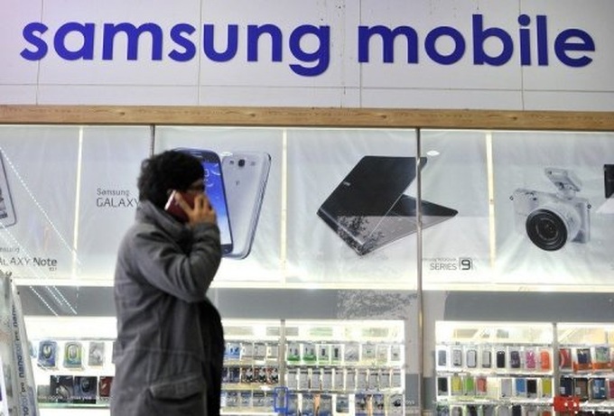 Samsung unveils new product in Apple offensive - 1